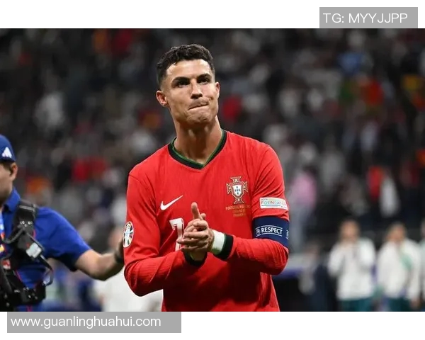 罗纳尔多时代的足球明星们如何塑造现代足球的辉煌与传奇